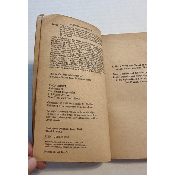 A Walk with the Beast, Avon Books, Horror Anthology Gothic 1969 PB Vintage - Picture 2 of 6